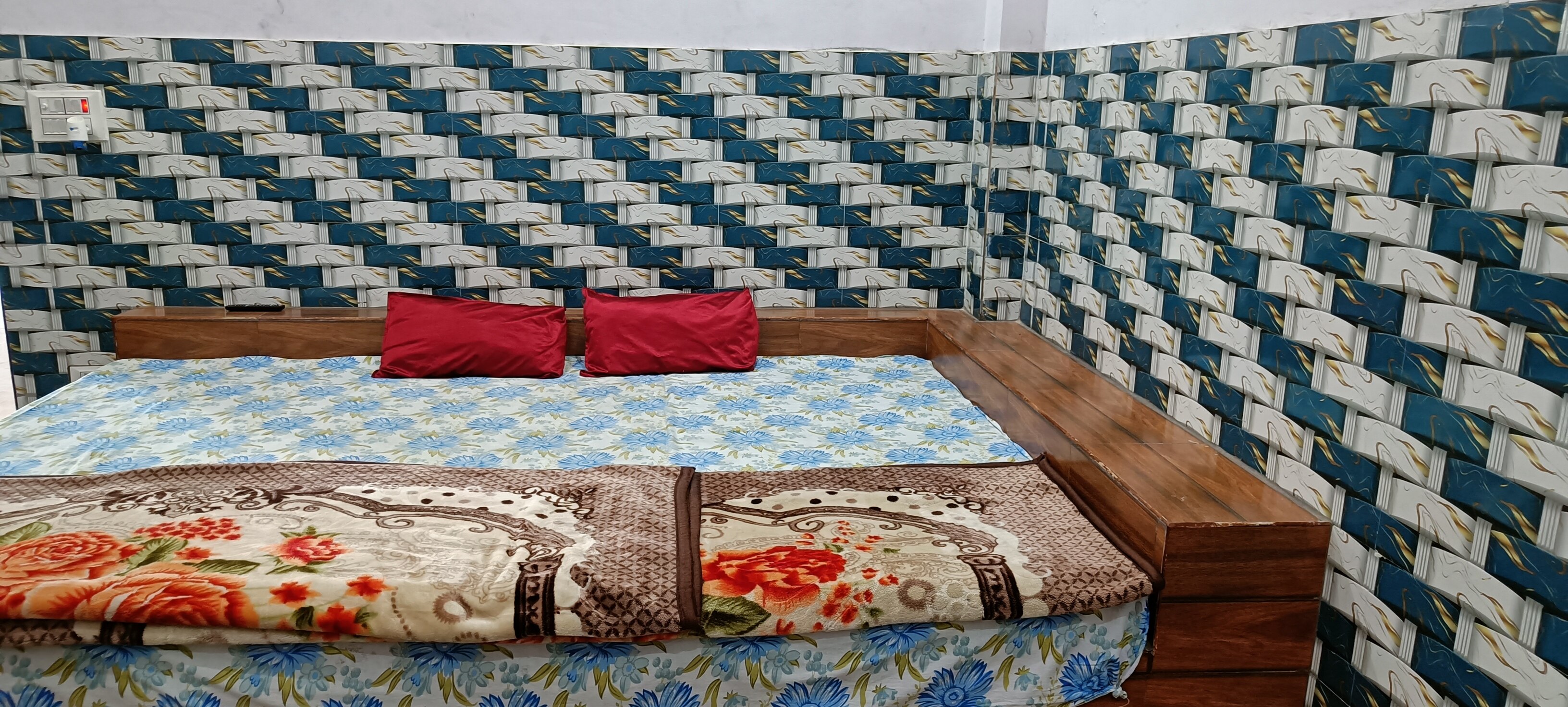 Hotel Shri Banke Bihari Residency - Tap to explore photos