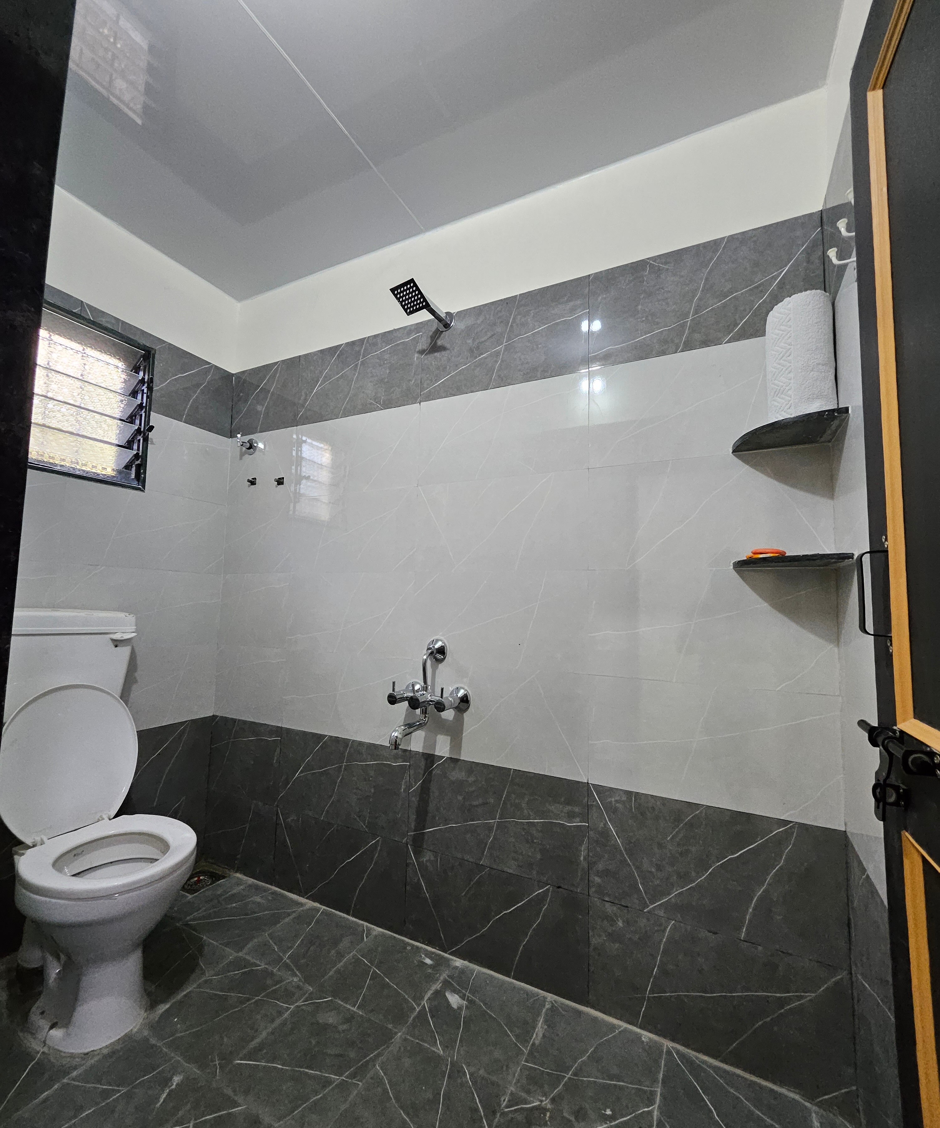 SANJEEVANI GUESTHOUSE - Tap to explore photos