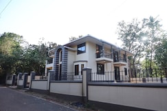 6BHK Palatial Ind Villa 12 min Drive To Beach, Goa