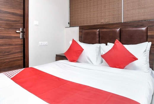 Collection O Uttam Nagar West Metro Station Formerly Vishwas Park