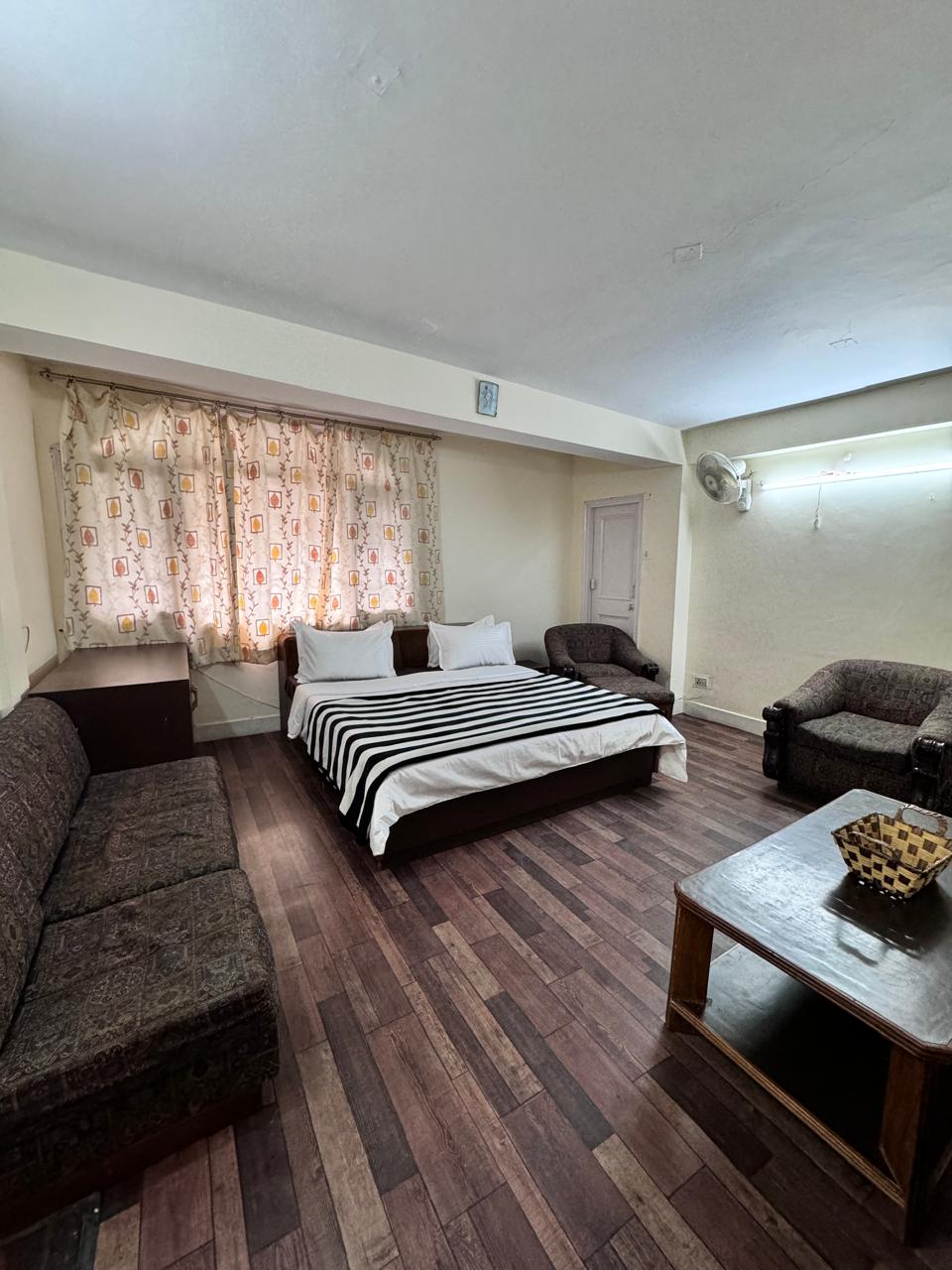 Rustic 2 Bedroom Retreat in Mall road - Tap to explore photos