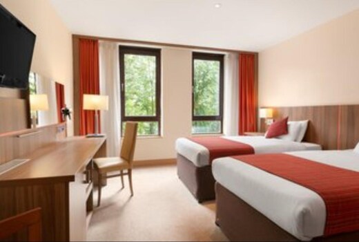 Ramada Hounslow Heathrow East Hotel London 6 7 Price