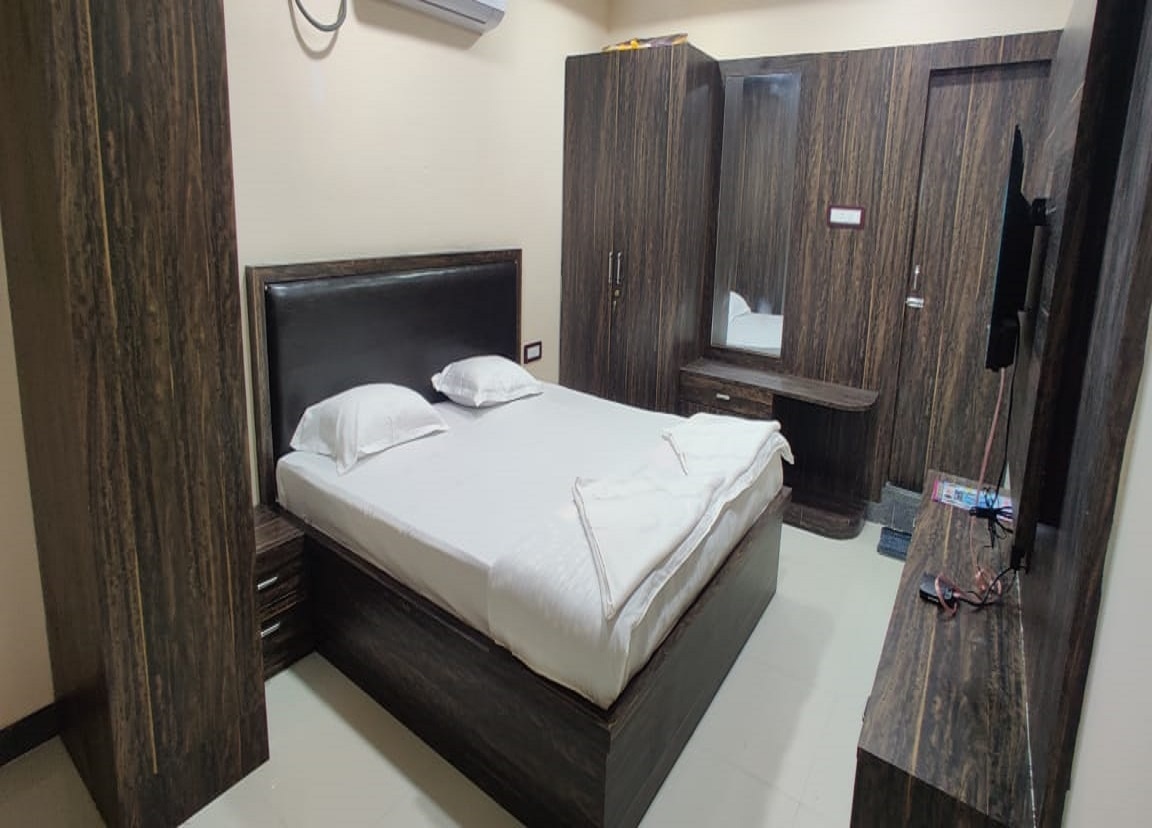 Hotel Saraswati International - Tap to explore photos