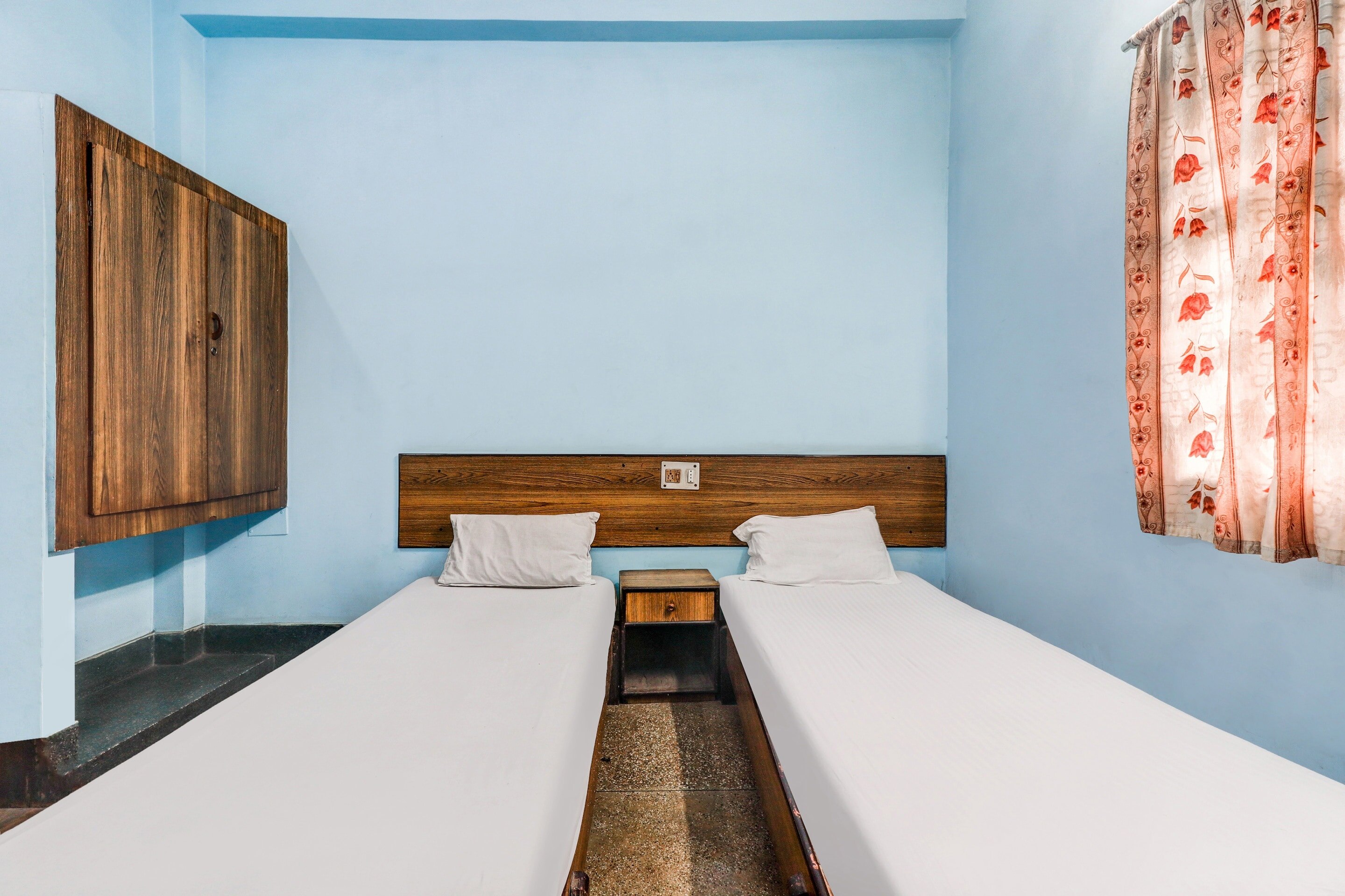 Super OYO Hotel O Black Stone - Tap to explore photos