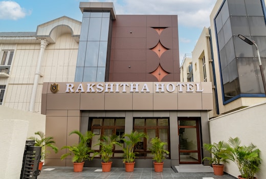 Treebo Rakshitha, Porur