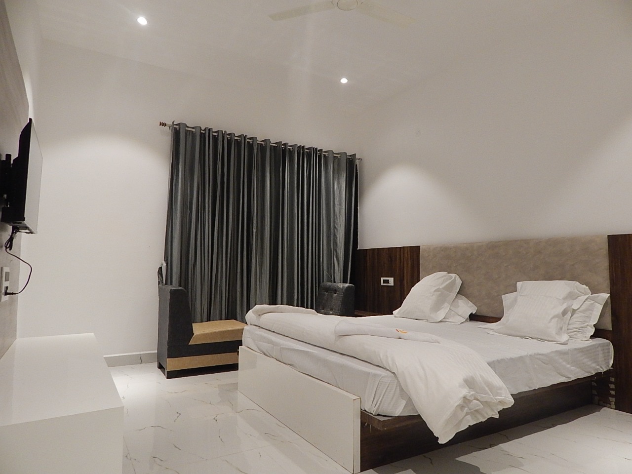 Gayatri Inn - Tap to explore photos