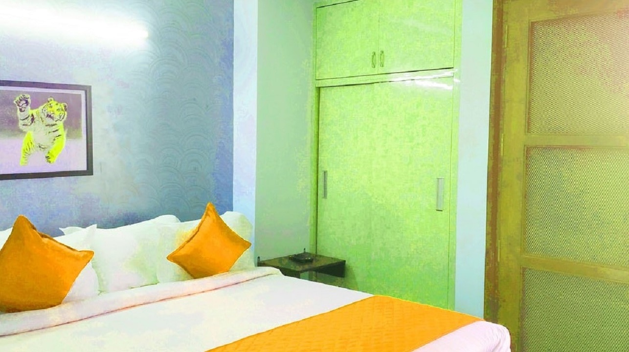 Luxury 3BHK APART Near MAX SAKET E Block(LIFT) - Tap to explore photos