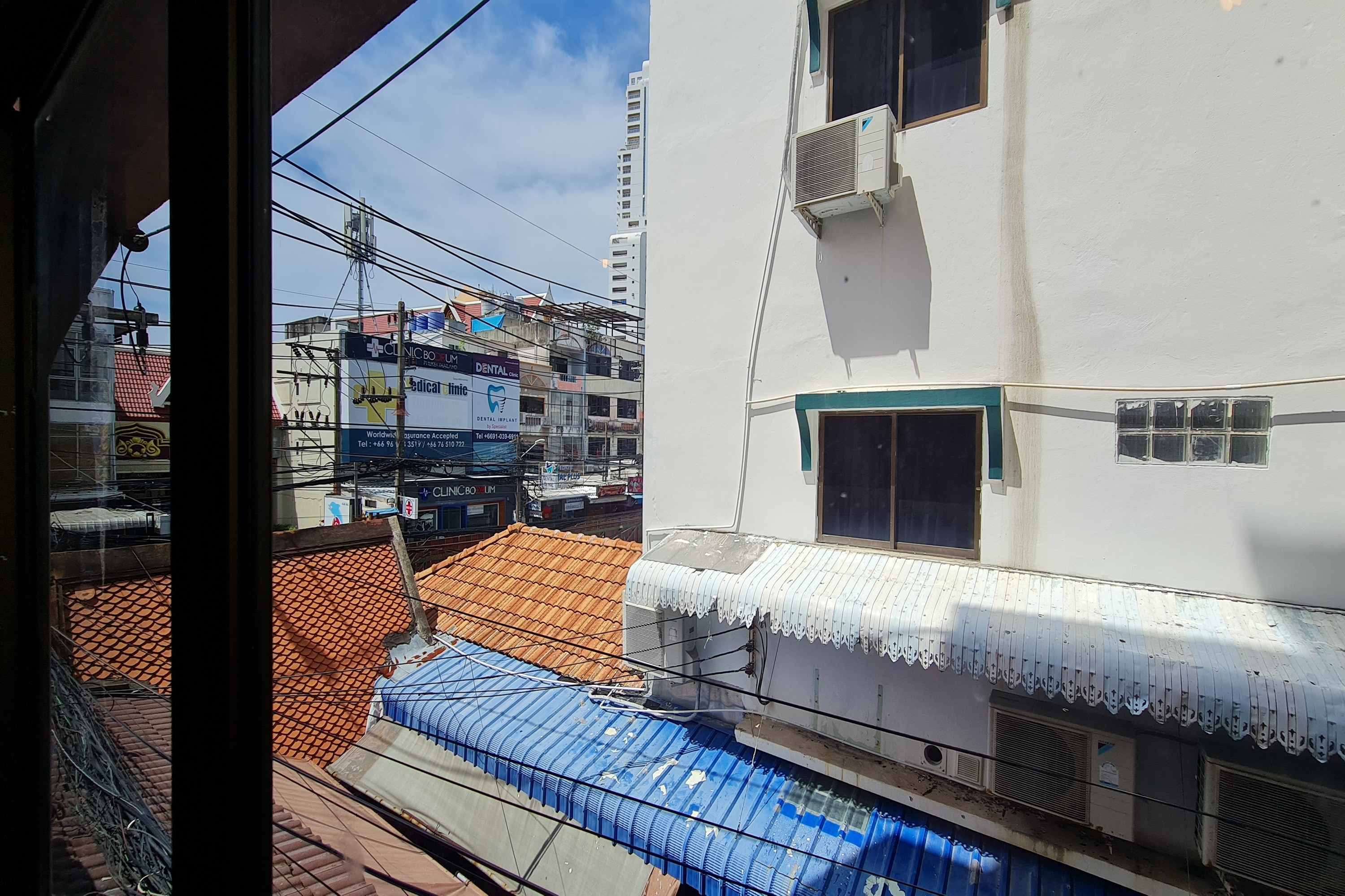 Vech Guesthouse Patong Phuket - Tap to explore photos