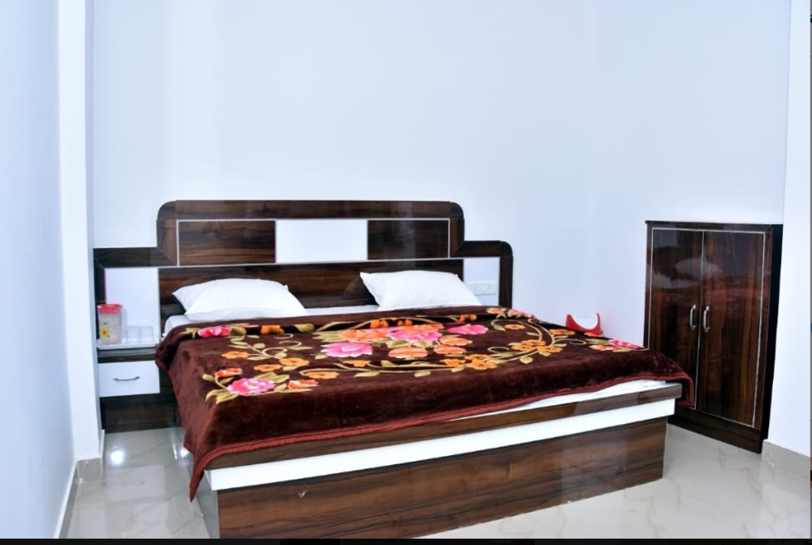 Mahira Guest House - Tap to explore photos