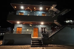 MEENAKSHI GUEST INN, Hampi