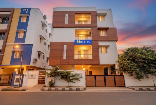 FabHotel Pavis Inn