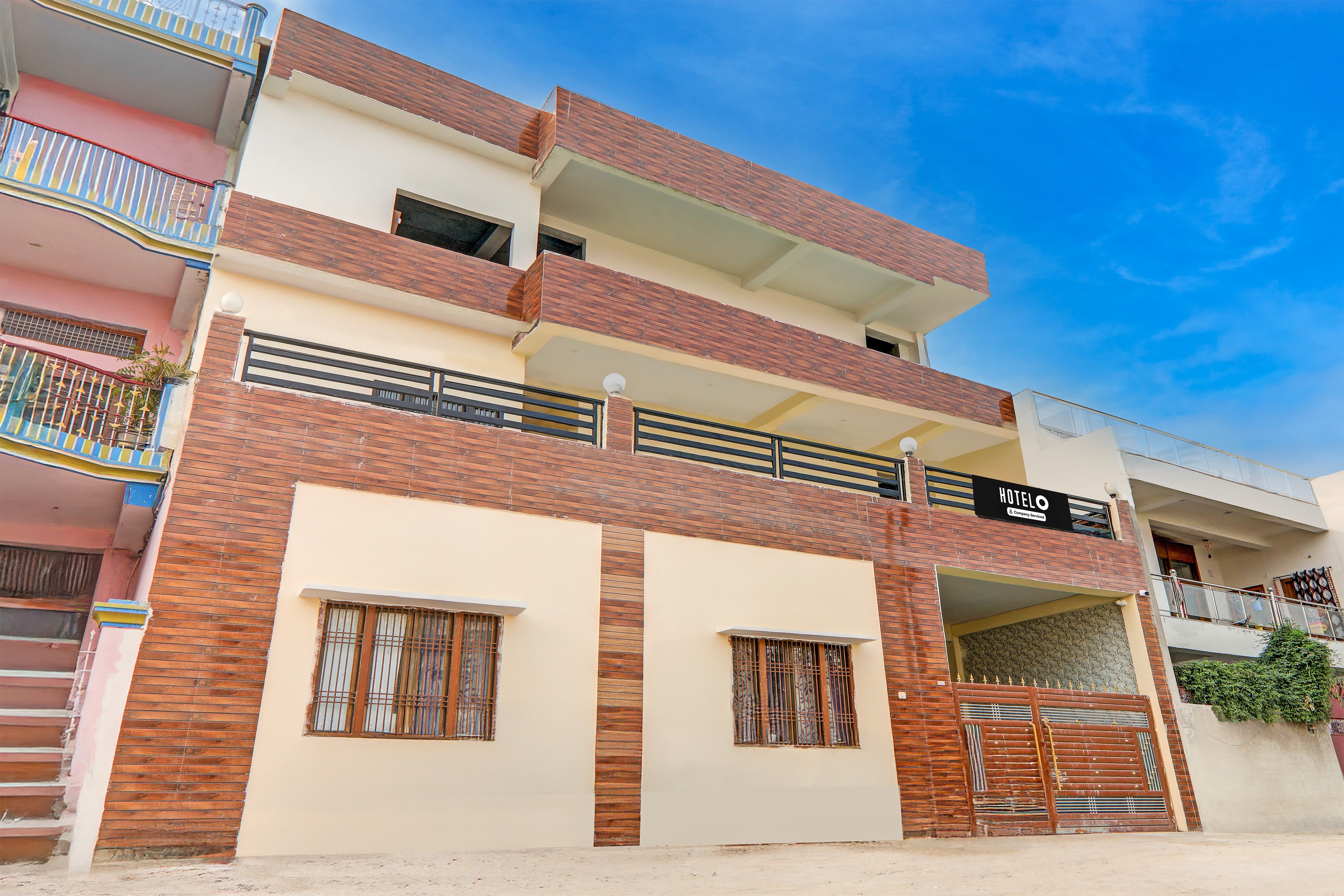 Super Hotel O Sudhirpur near Phonix Hospital - Tap to explore photos