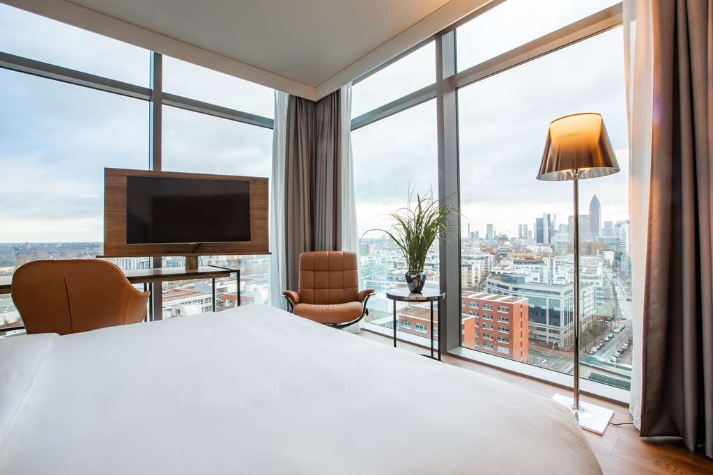 Radisson Blu Hotel, Frankfurt - Tap to explore photos