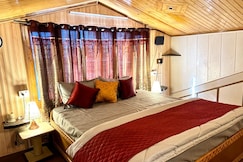 Jakhoo nest tiny house, Shimla