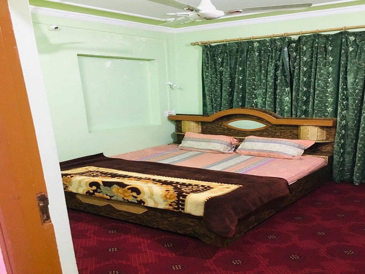 Khushboo Guest House - Tap to explore photos