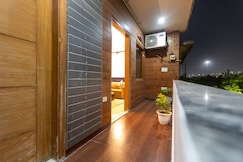 Mad Monkey I Chelsea - Entire 2BHK Apartments at Sector 63A, Noida