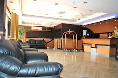 Grasshopper Hotel Grand E Muscat, Karunagappally