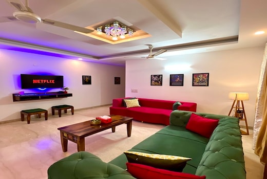 The Sunset Boulevard 3BR w King Beds Patio Heater