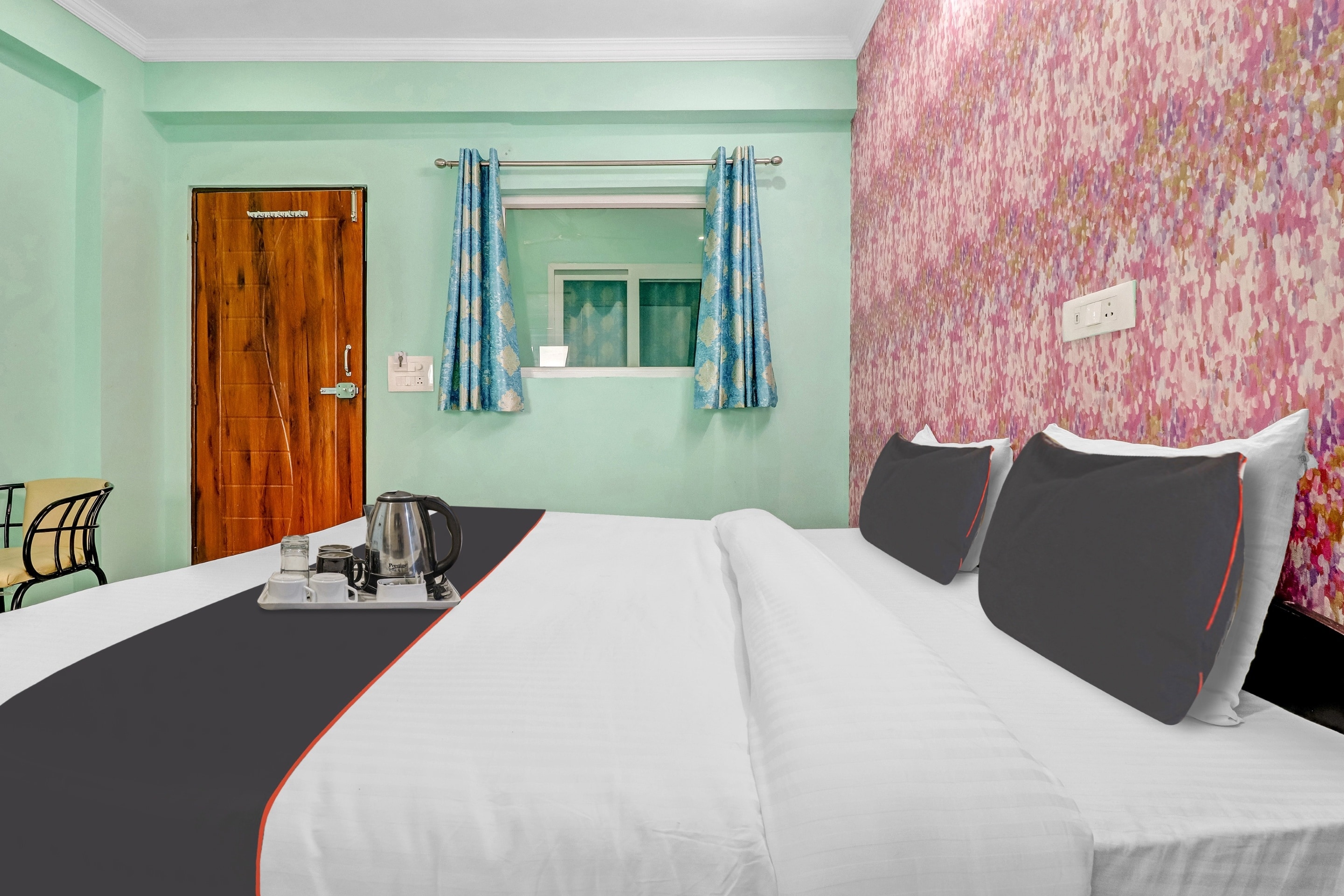 Super Collection O The Kailash Hotel - Tap to explore photos