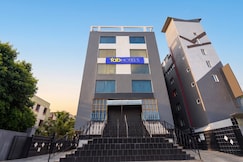 FabHotel Nirvana, Pune