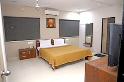 RICHAS HOTEL & RESTAURANT, Halol