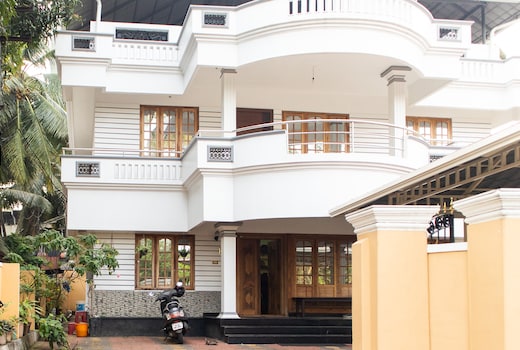 Jaalakam 4 BHK by Alchemy Homes