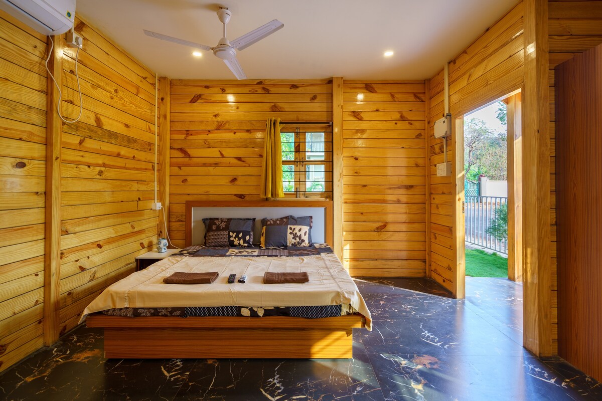 Log cabin 1 Cosy spacious N ideal studio for 2 - Tap to explore photos