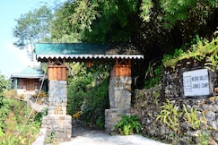 NEORA VALLEY JUNGLE CAMP., Lava