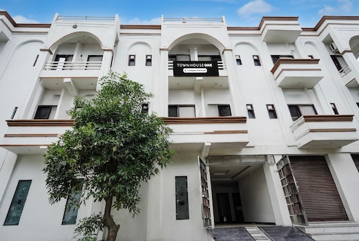 Super Townhouse Oak Char Dham Vrindavan