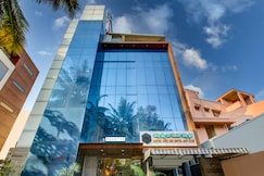 Super Townhouse Oak JVH hotel (Next to Mysore Road Metro Station), Bangalore