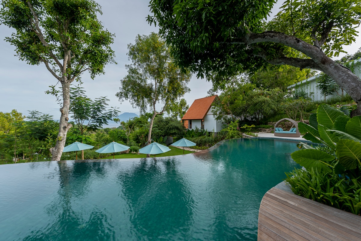Deep Roots Dive & Yoga Resort - Tap to explore photos