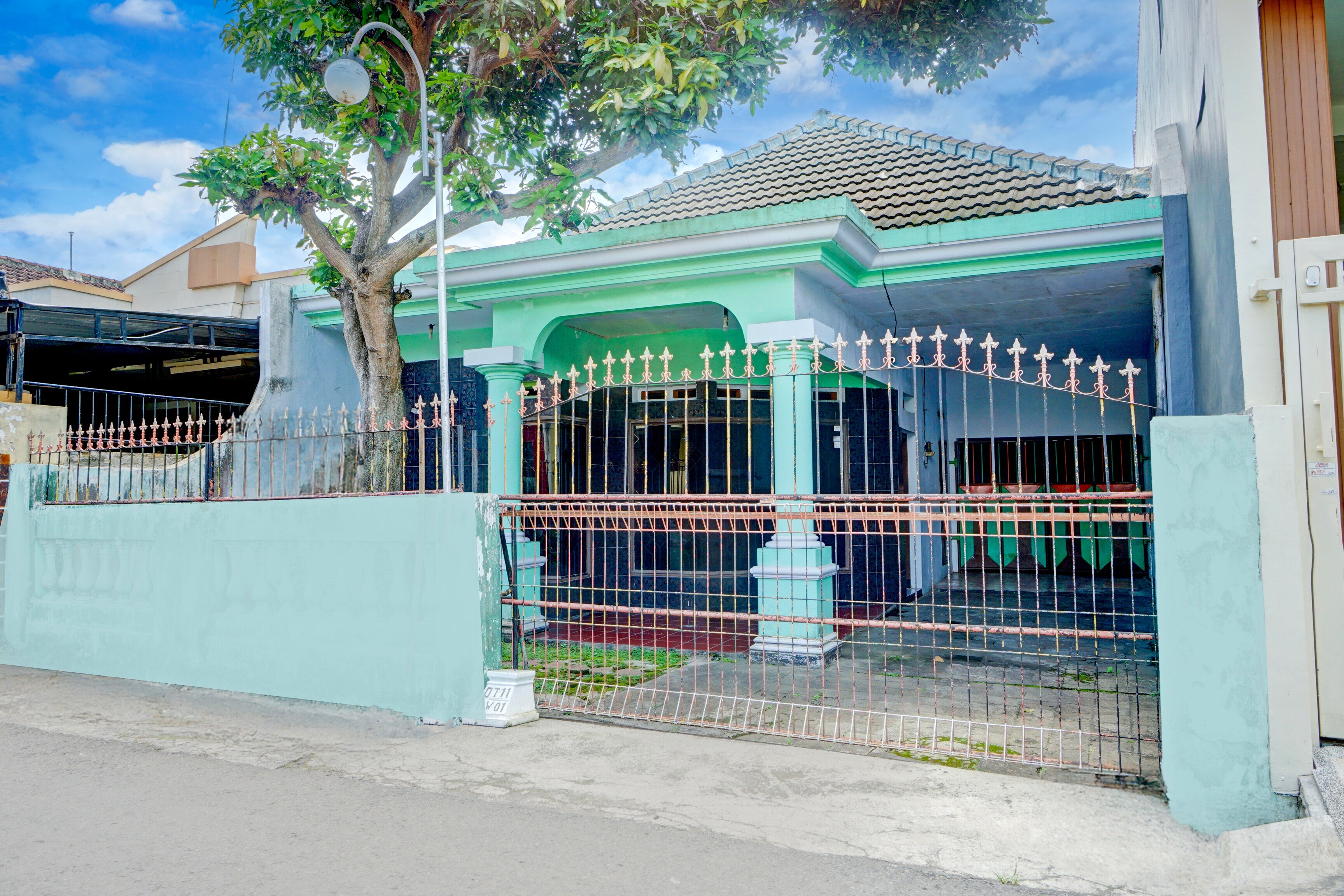 SPOT ON 93763 Ita Homestay Syariah - Tap to explore photos