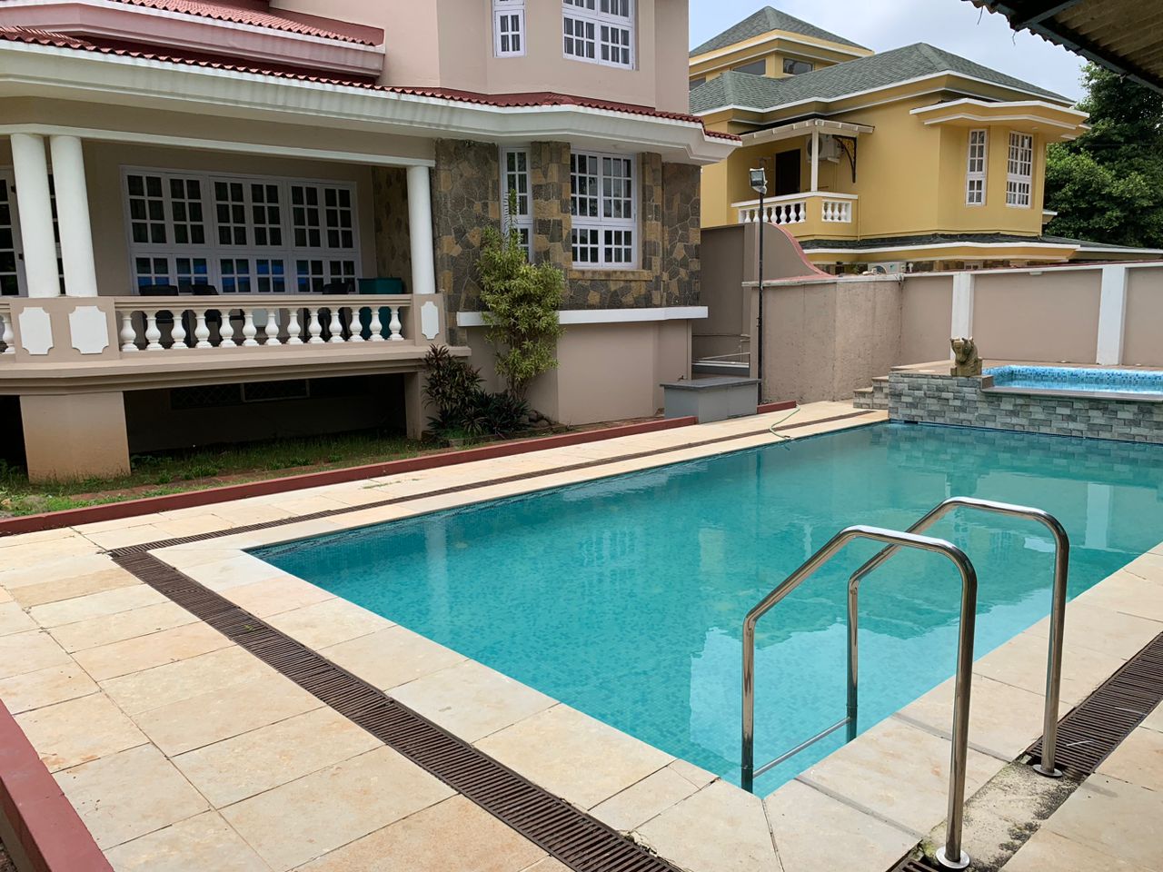 5BHK Silver Springs by Pranaam Stays - Tap to explore photos