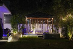 Luxury Jacuzzi Villa Lawn Gazebo Near Airport, Mohali