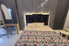 Urban Hideaway Studio Retreat   By Aqqua Suites, Dadri