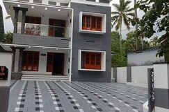 VAR Teak Haus 2 AC 2 BR 10 min beach No kitchen, Varkala