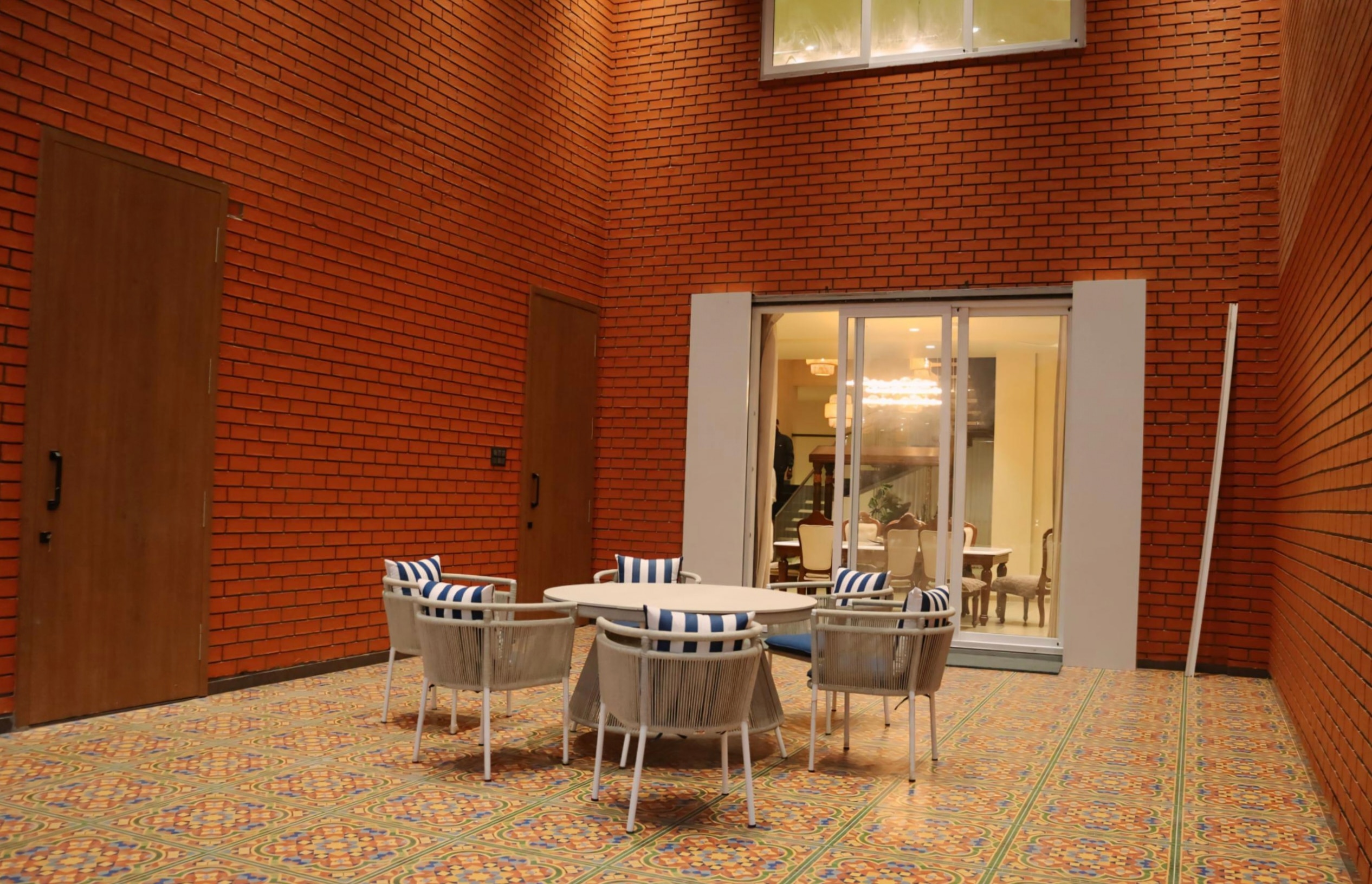 Blow Show Villa 6 BHK - Tap to explore photos