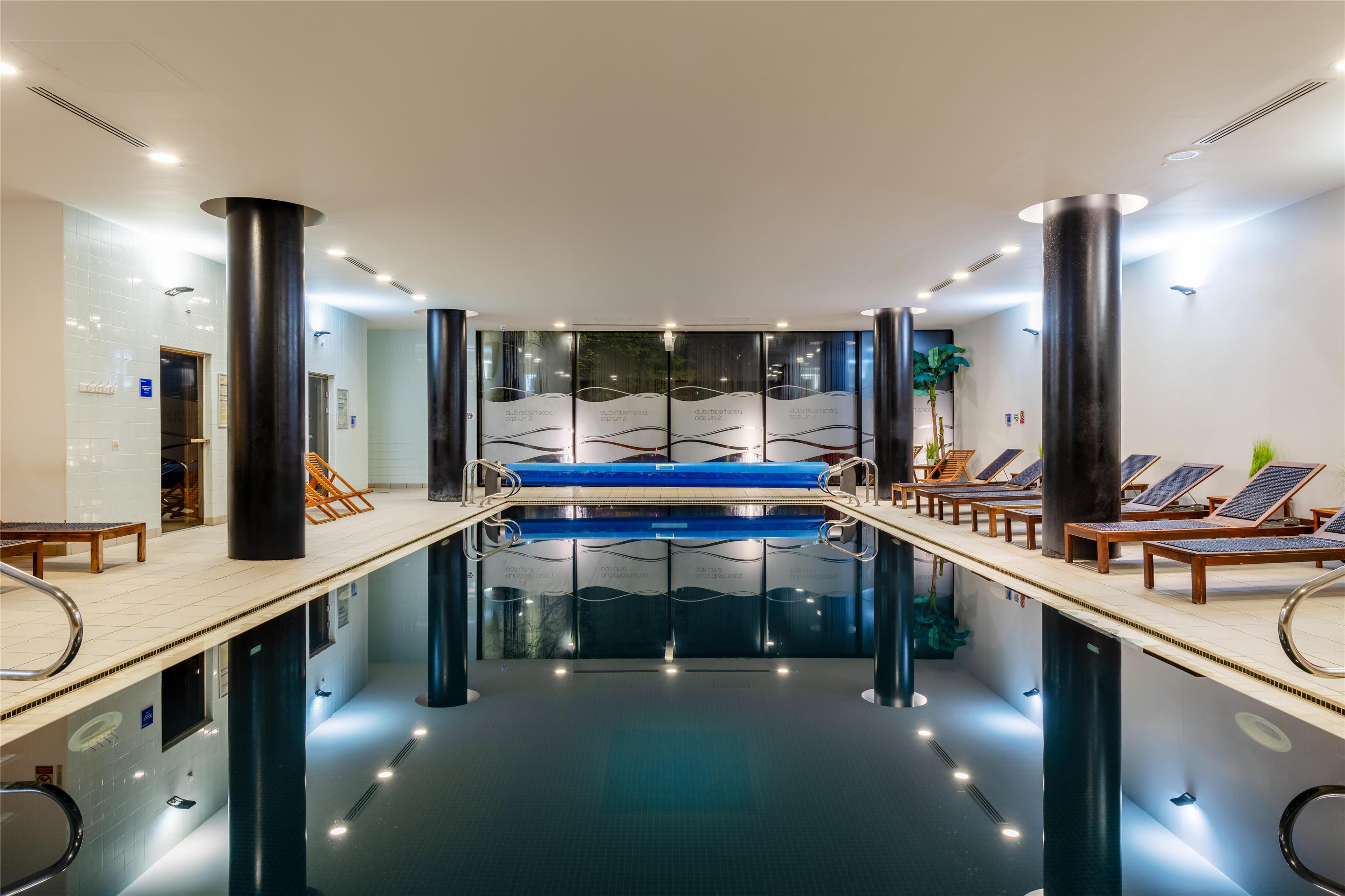 Radisson Hotel Manchester City Centre, A Verified Net Zero Hotel - Tap to explore photos