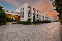 The Ocean Pearl Retreat, Delhi