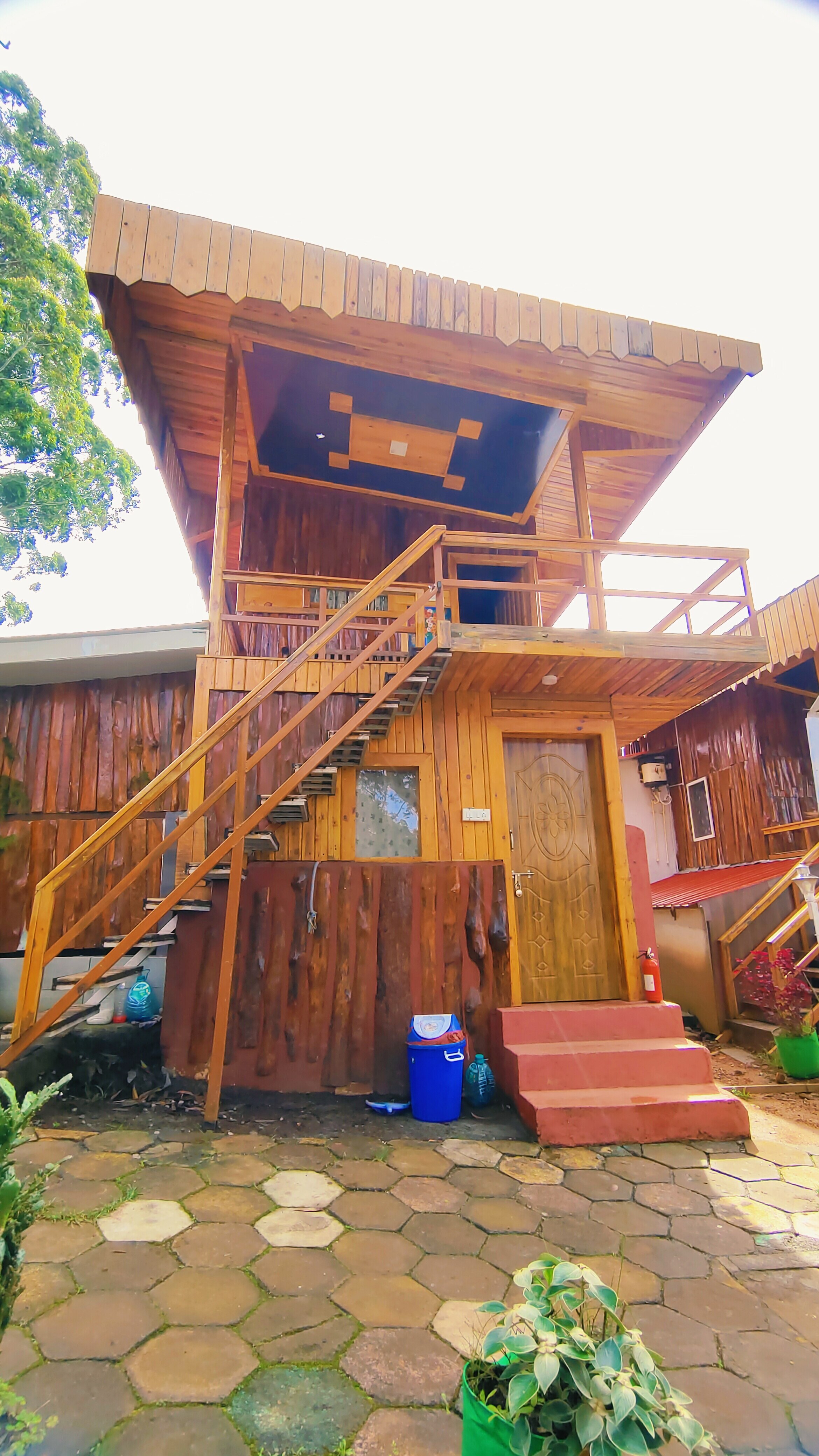 Dolphin Valley  Backpackers Hostel - Tap to explore photos