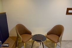 Hotel Ratna Paradise, Thane