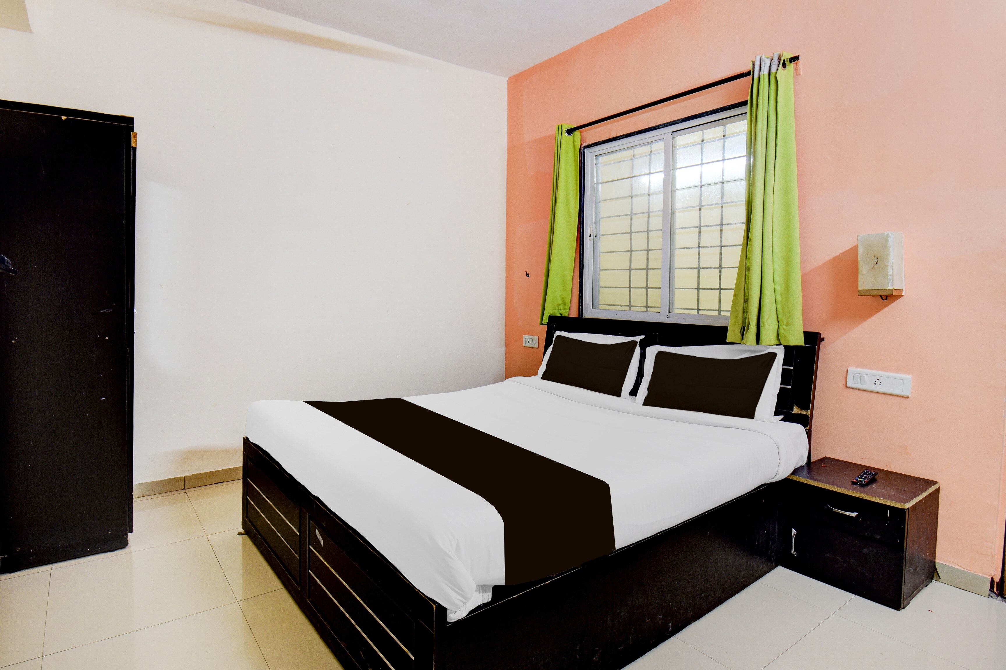 Super Hotel O Hinjewadi Kirti Classic Gate - Tap to explore photos