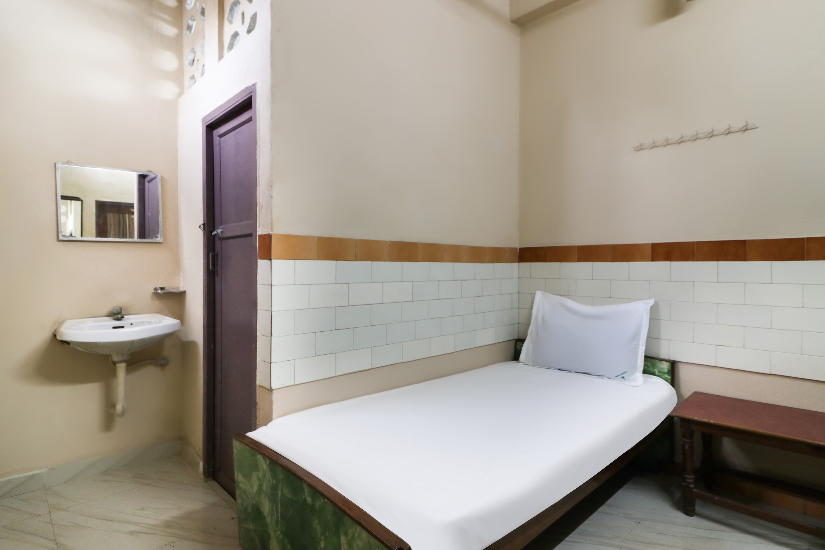 Hotel O Jayanthi Mansion - Tap to explore photos