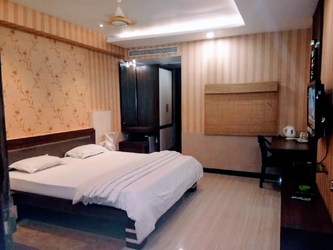 Hotel Lal Baag Inn - Tap to explore photos