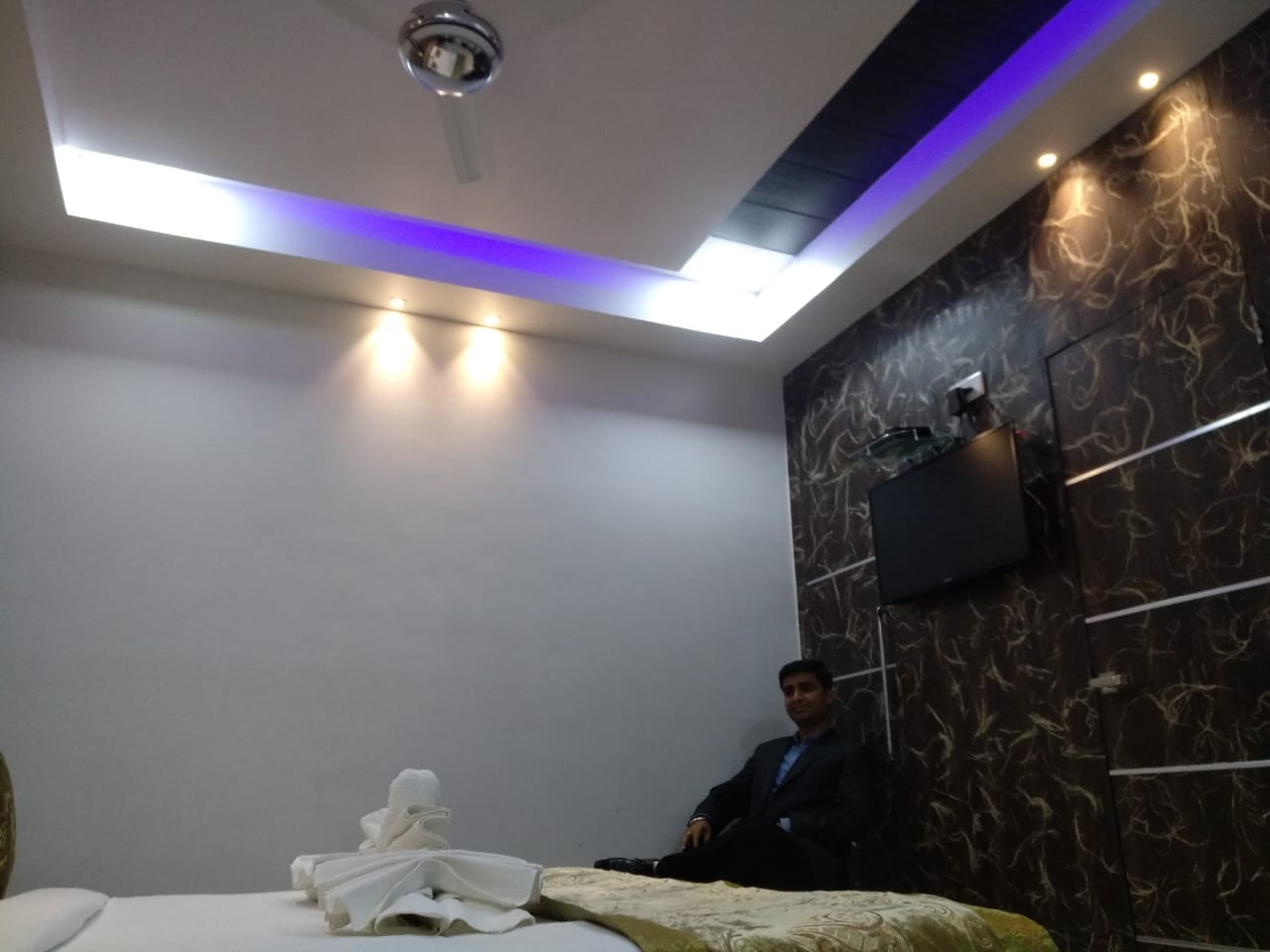 Arihant Hotel  - Tap to explore photos