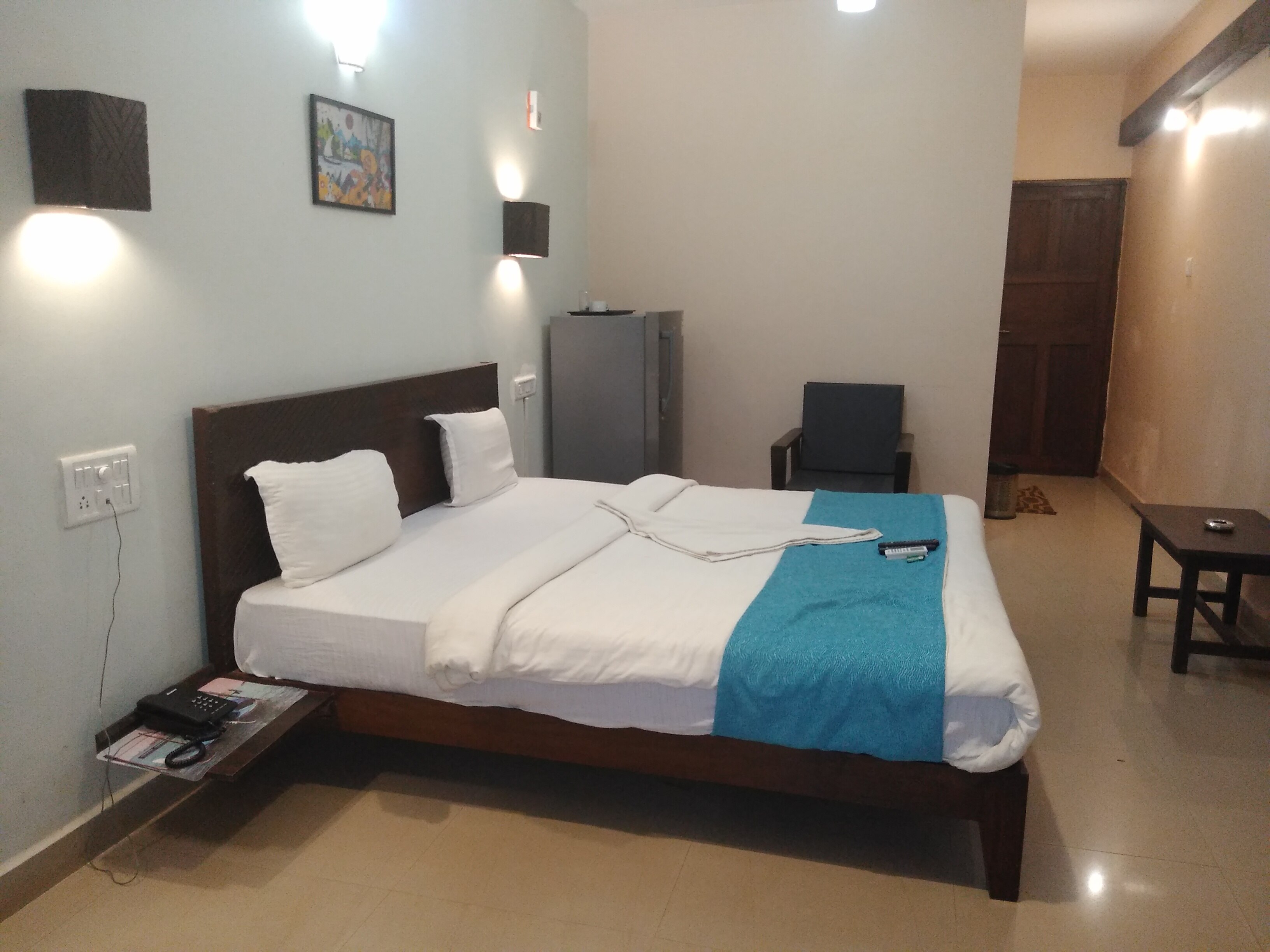 Baga Seaside Inn - Tap to explore photos