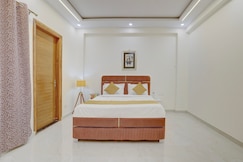 Alaya Stays Zinnia 2 BHK Apt With Gaming Zone Near Malls, Noida
