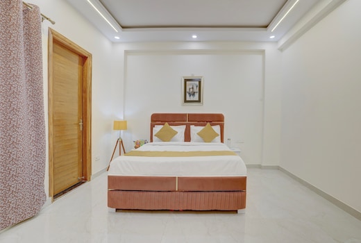 Alaya Stays Zinnia 2 BHK Apt With Gaming Zone Near Malls