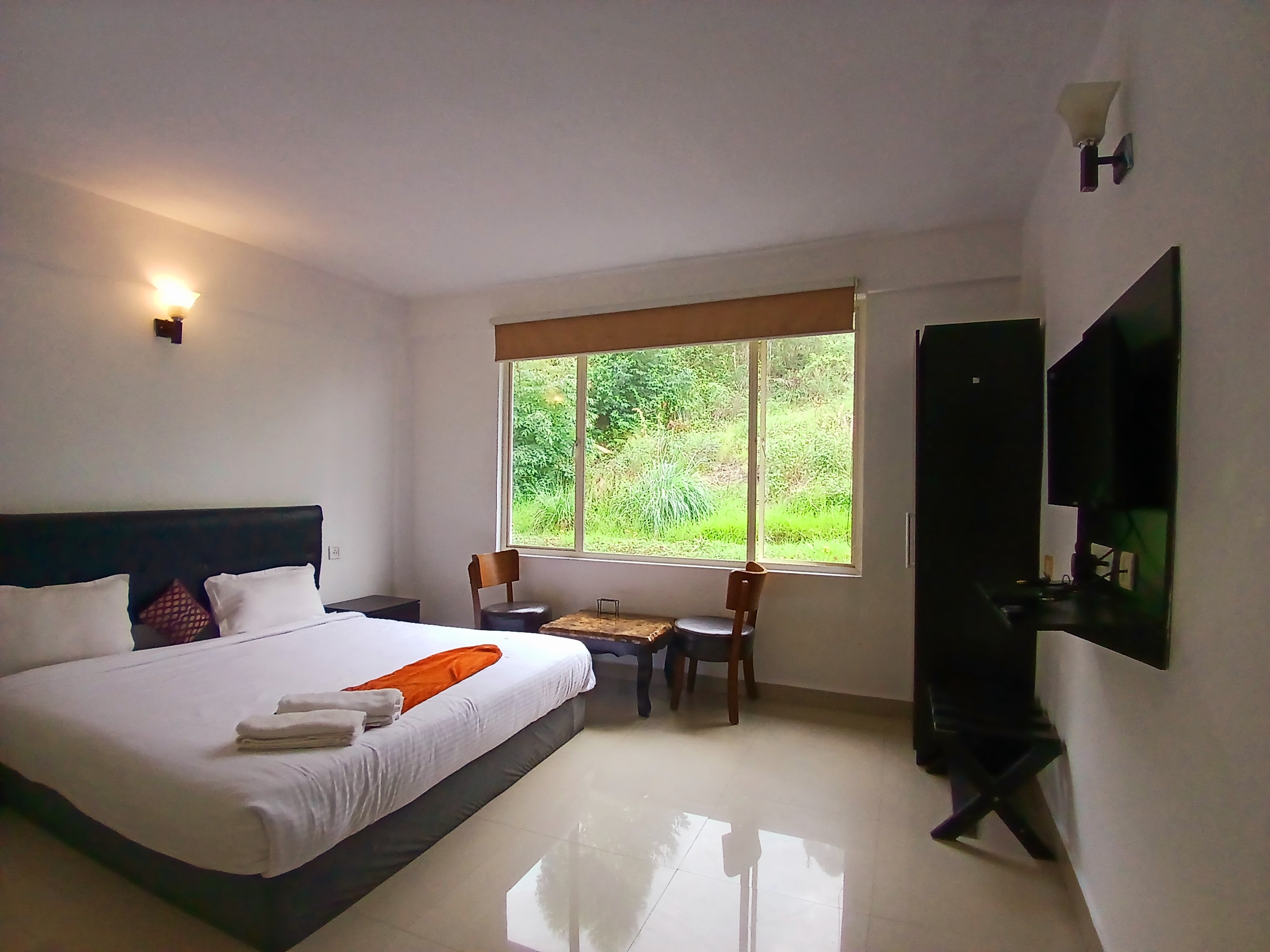 Veu Munnar Retreat - Tap to explore photos