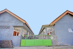SPOT ON 92906 Surya Indah Homestay Syariah, Bojonegoro